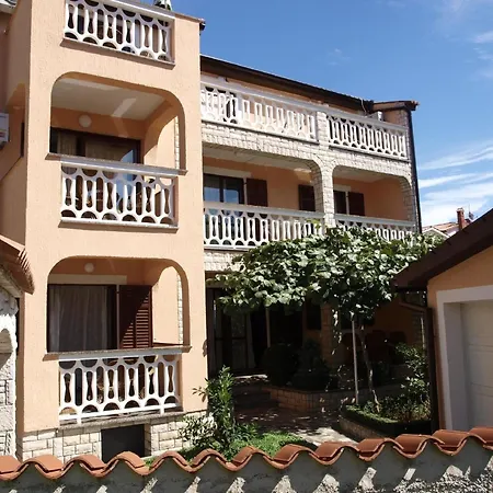 In Mit Moebliertem Balkon Apartment Fazana